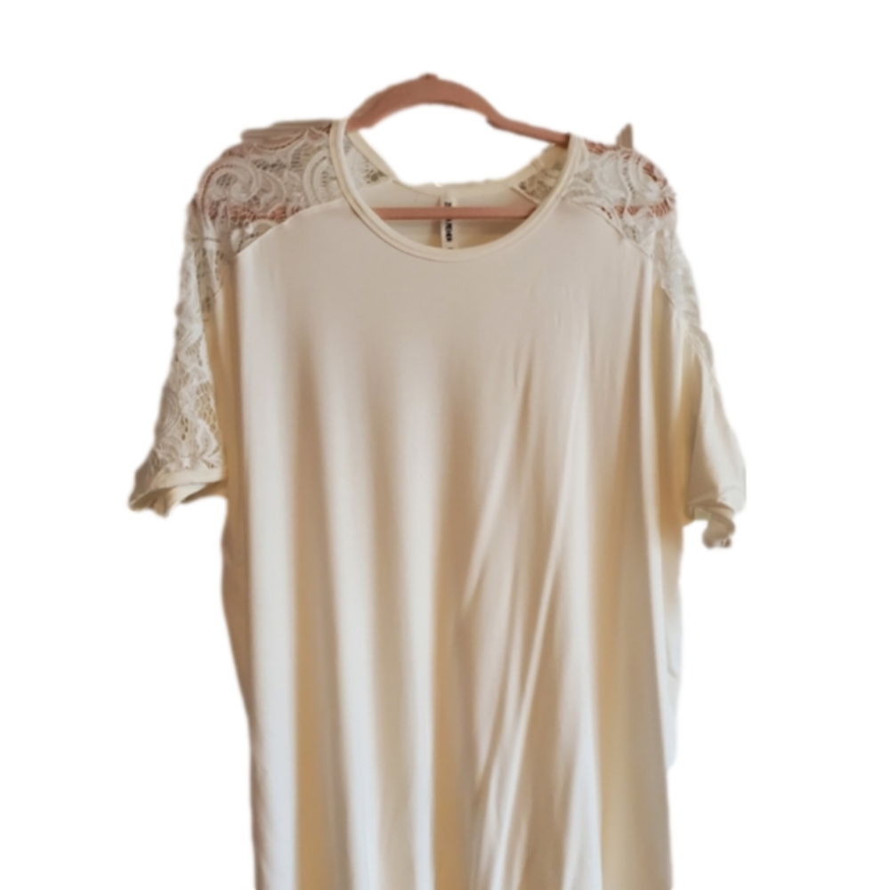 Zenana Lace Sleeve Tunic. Size 2X. NWOT  Off white.